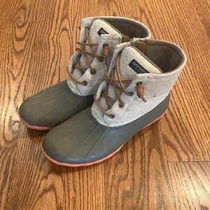Sperry Saltwater Duck Boots - Linen Rose (Women’s Size 10)
